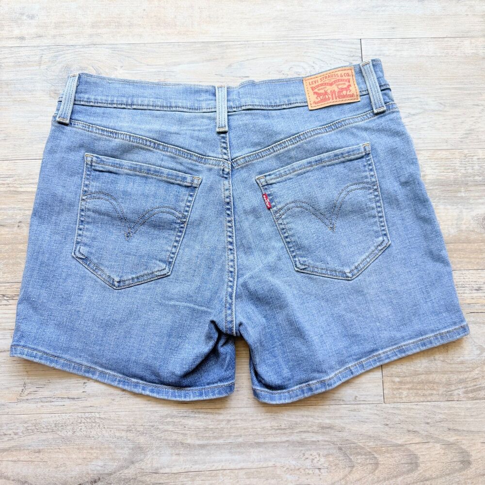 Classic Levi's Mid Length Denim Shorts Light Wash Jean Shorts Size 31 Medium